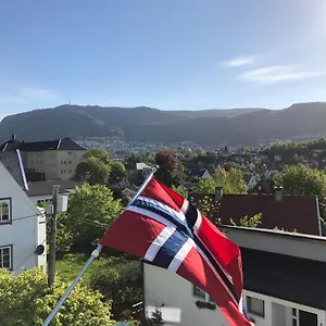 Apartamento # 1 Mountain View With Free Street Parking, Bergen